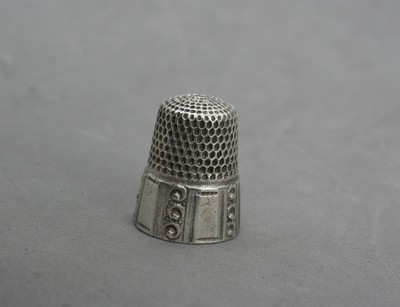 Thimble Sterling Silver Antique Anchor Hallmark 4.59 Grams Size 8 Pattern Skirt