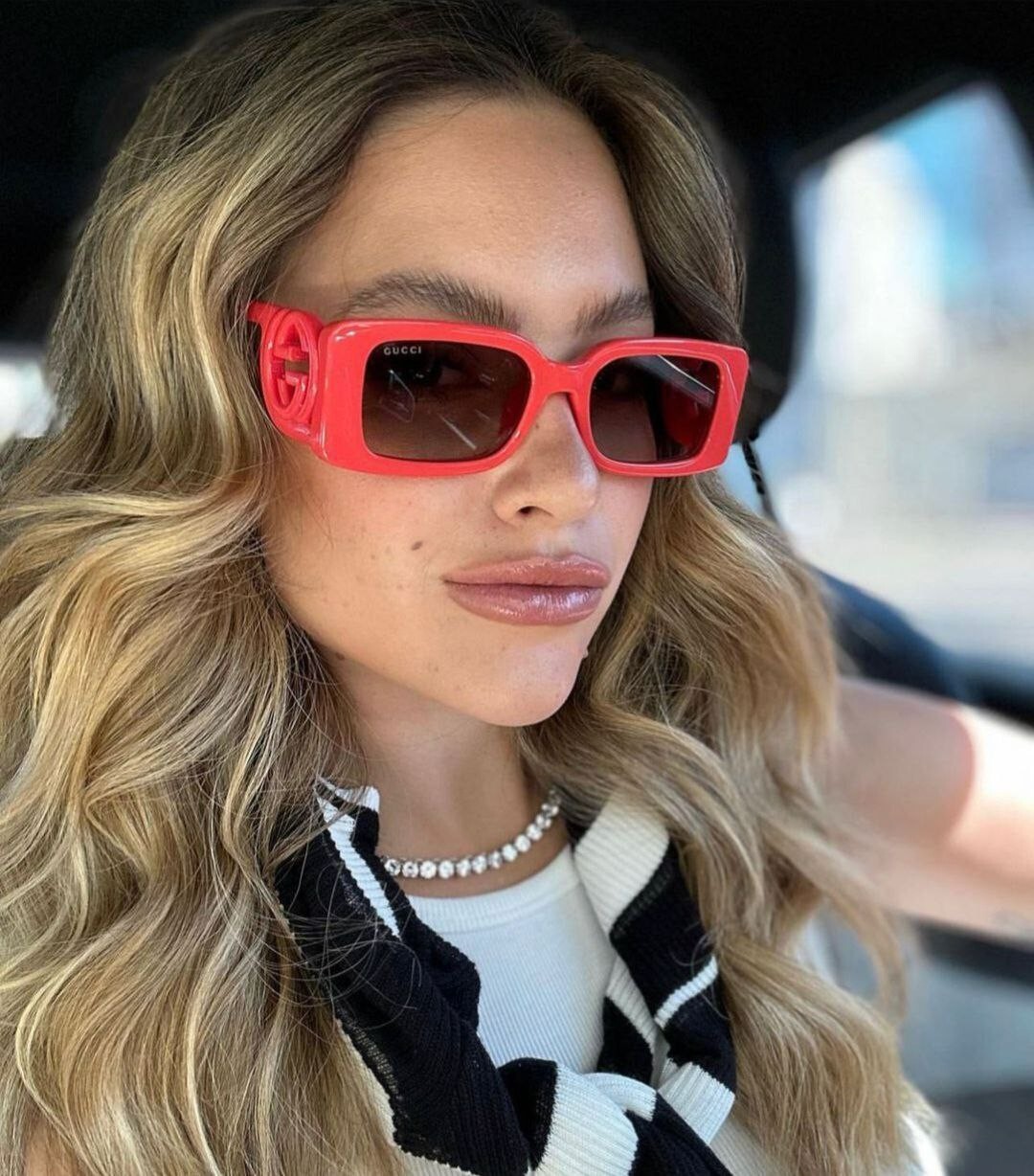 Pre-owned Gucci Gg1325s 005 Red Brown Gradient Rectangle Women Sunglasses 54mm