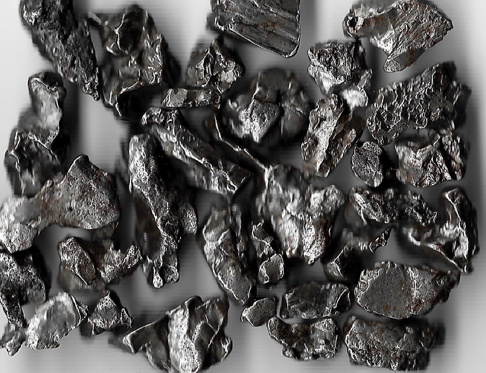 Пластина из метеоритного серебра. Метеорит пластина. Видманштеттова структура метеоритов. Кусок метеорита. Ведьмак 3 пластина из метеоритного серебра.