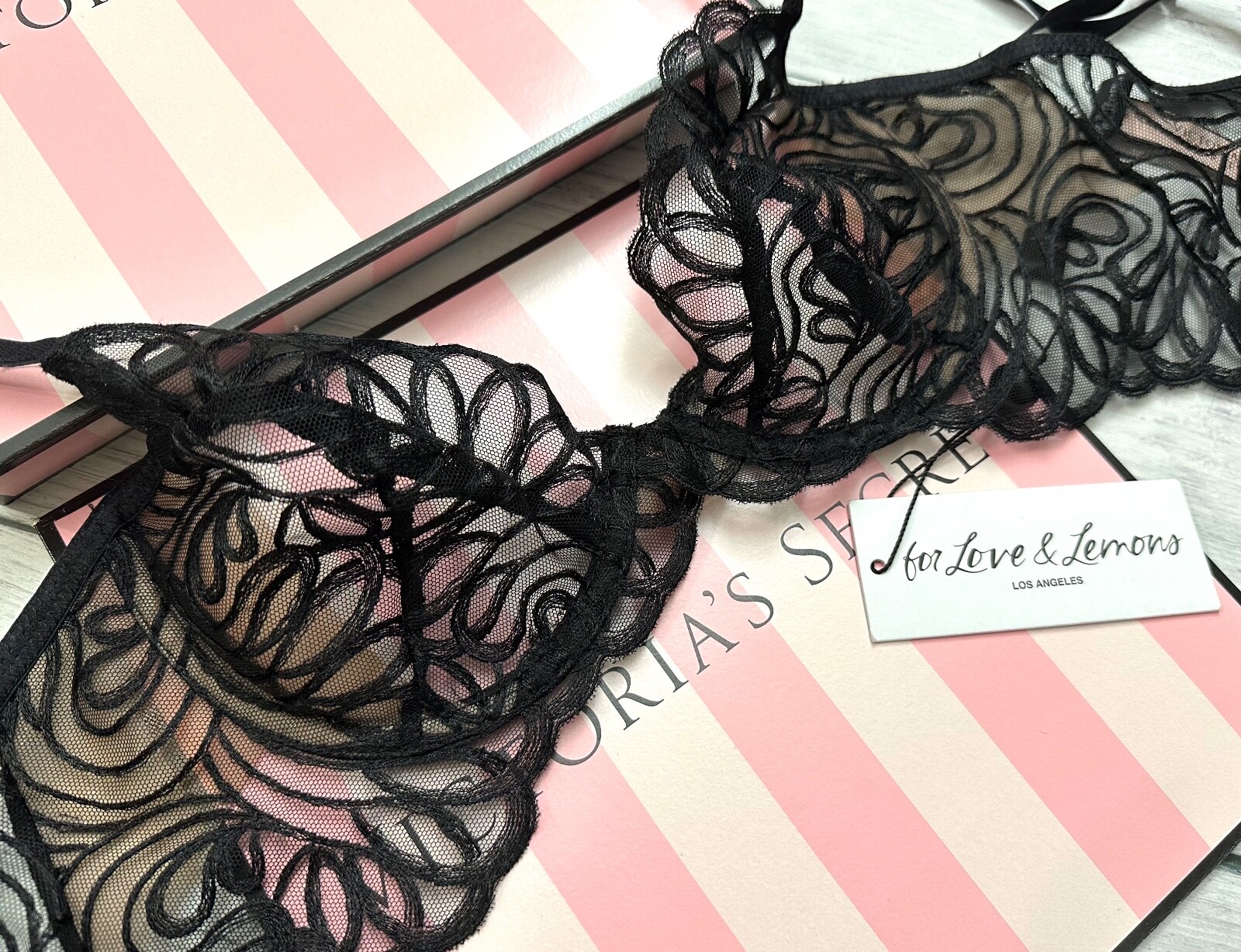 

Victorias Secret LOVE and LEMONS After Dark Plunge Limited Rare VS Black BRA, Черный