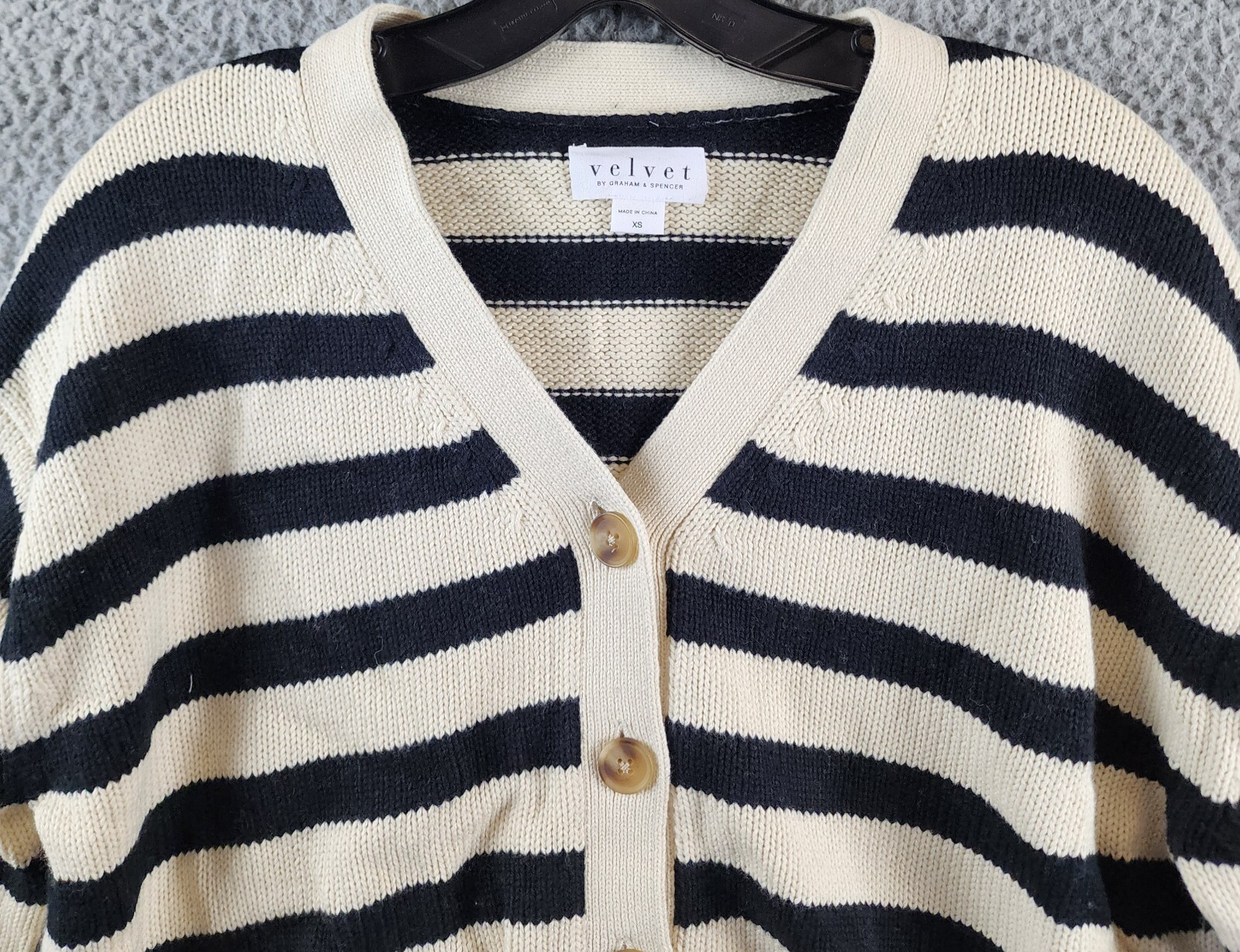 Velvet by Graham & Spencer Cashmere Blend Elodie Cardigan Women's XS Cream/Black - Picture 4 of 14
