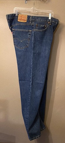Men's Levi's 550 Relaxed Fit Jeans Size 36 x 34 Actual 36 x 33