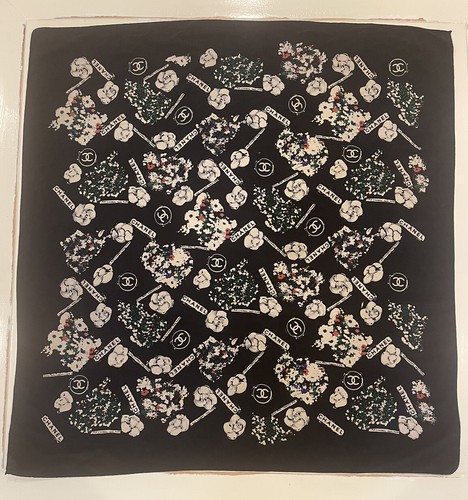 CHANEL グラフィックプリント スカーフ VTG 1990/2000s CHANEL Camellia Print Scarf Silk Black 31 Rue