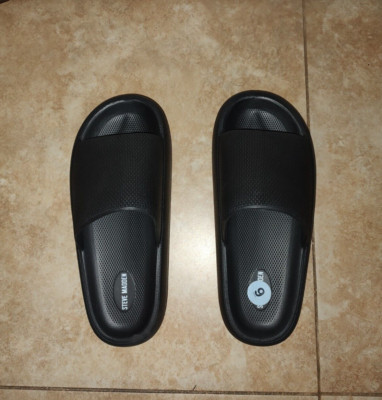 New without tags Women's Steve Maden Black Pillow Slippers Flip Flop Size 9
