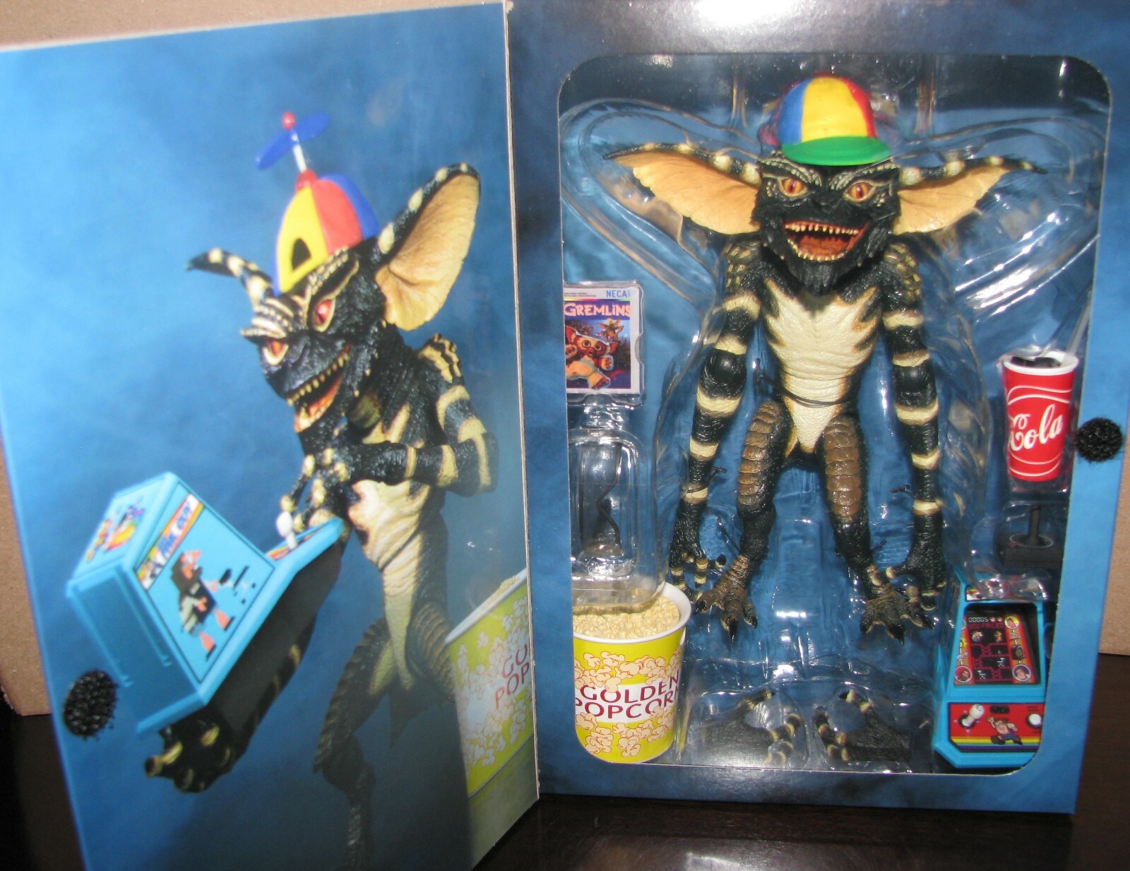 NECA アルティメット ゲーマー グレムリン Amazon.com: NECA Collectible Gremlins Ultimate Gamer Gremlin