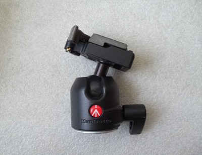 EUC ~ Manfrotto 486RC2 Ball Head & Plate w/680 4 Section Monopod ~ SHIPS FREE