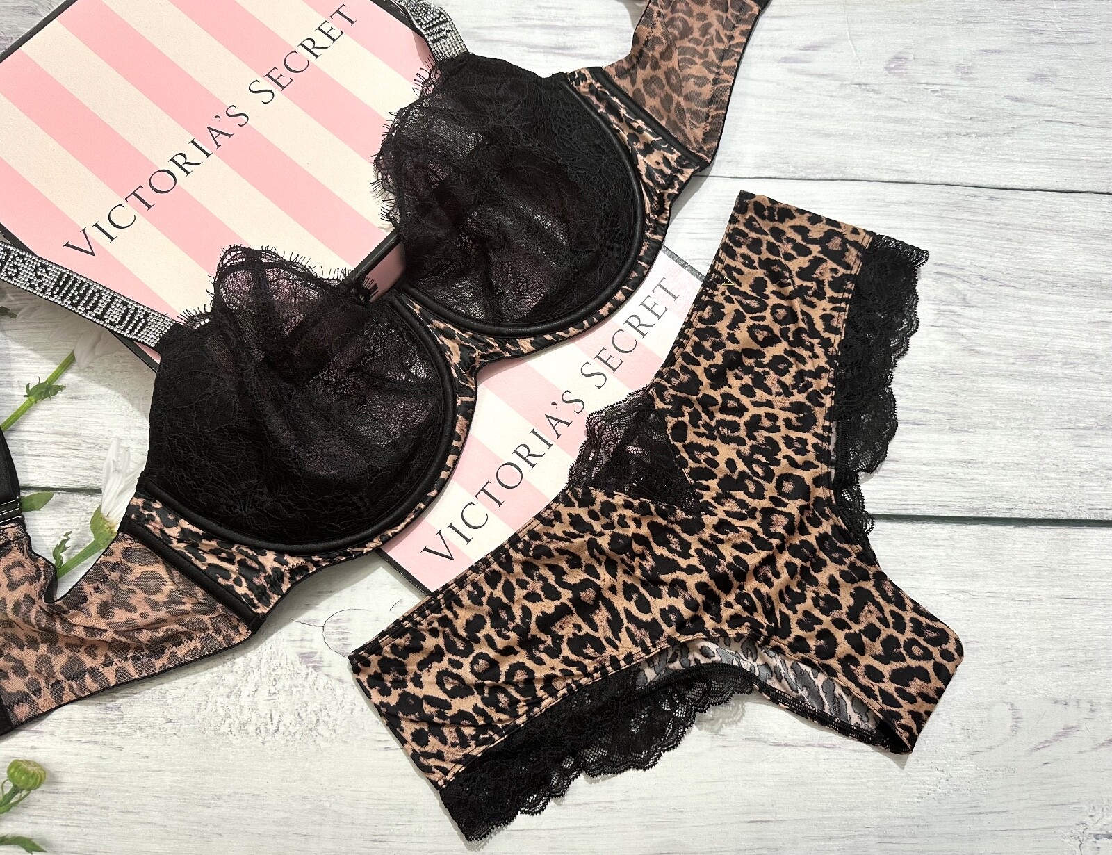 

VICTORIAS SECRET Бюстгальтер-балконет Wicked без подкладки с блестящими бретельками Leopard 34B