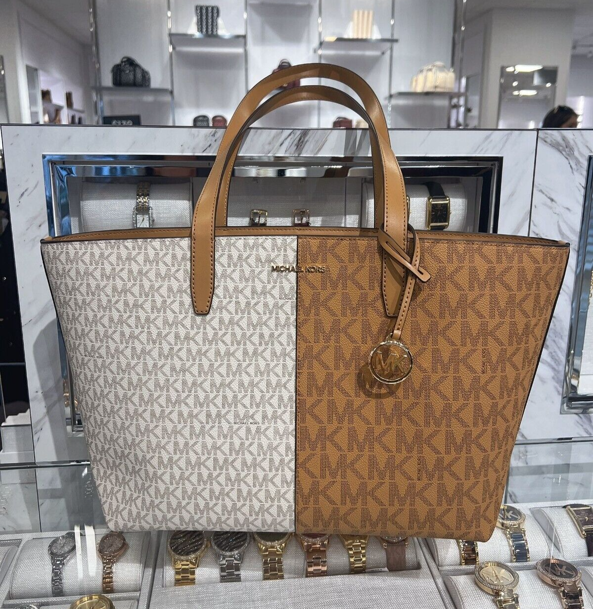 【t】Michael Kors トートバッグ ベージュ MICHAEL KORS Women MK Travel TZ Tote Bag Oyster Saffiano