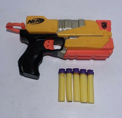 超お得　NERF 6点セット Nerf Hasbro Ultra Motorised Blaster With 6-Dart Clip & Darts