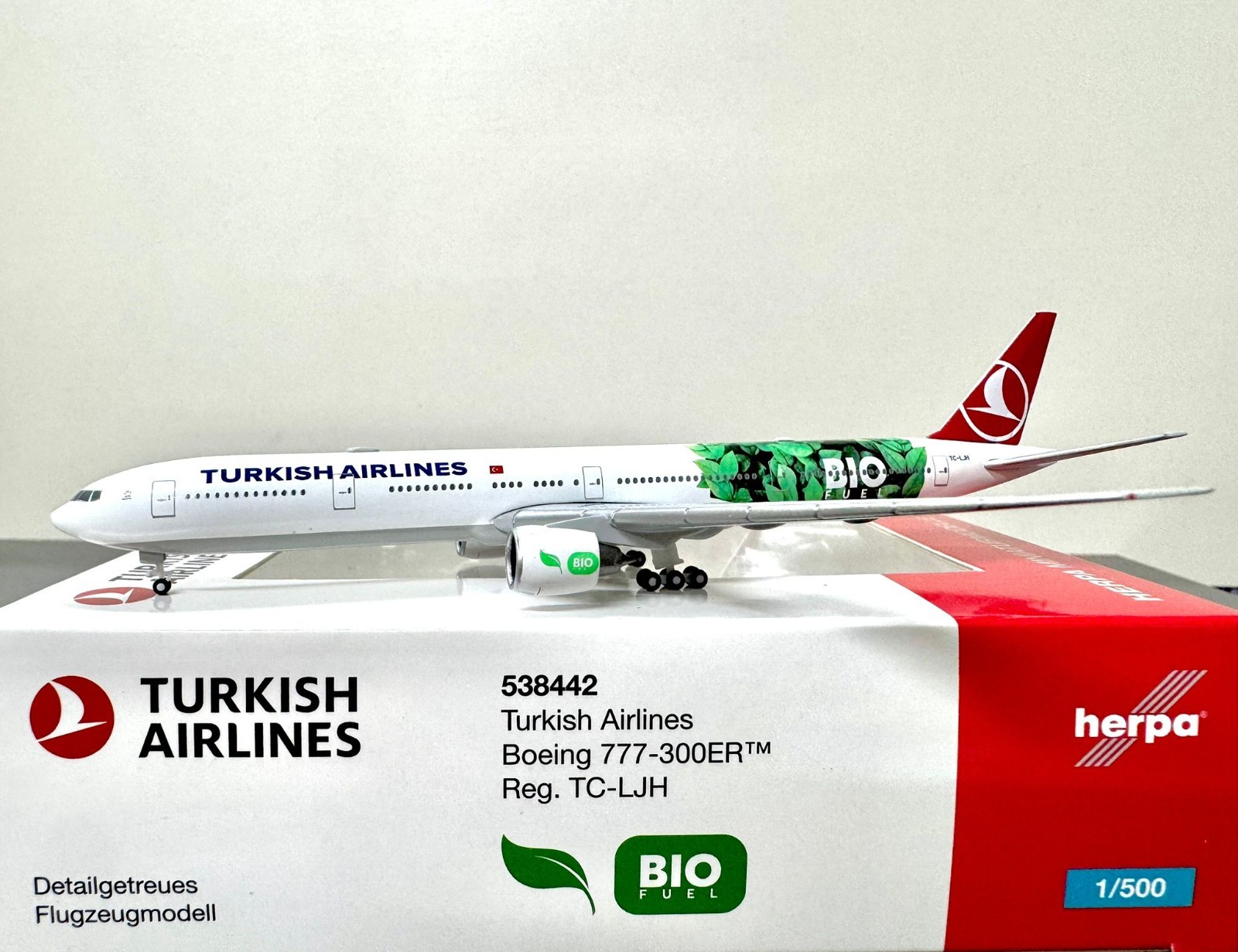 Herpa Wings Turkish Airlines Boeing 777-300ER 1:500 TC-LJH