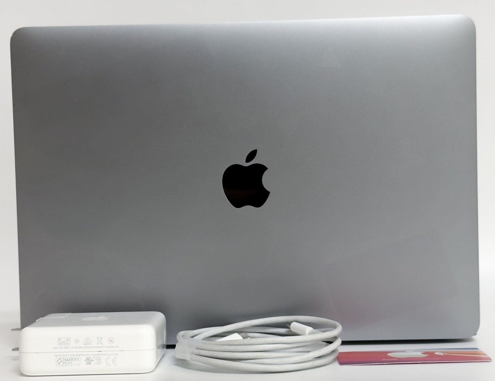 MacBook Pro 13-inch 2018 2.7GHz i7 16GB 256GB Good Condition