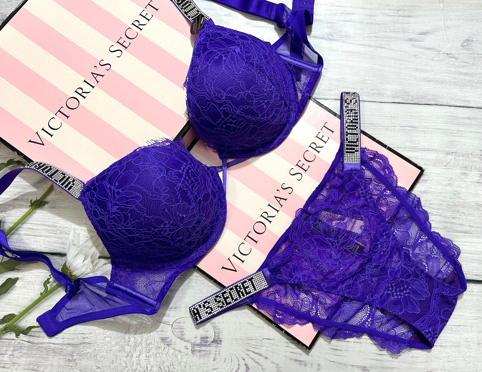 Victorias Secret Бюстгальтер пуш-ап с цветочным кружевом и цветочным принтом Victorias Secret Cheeky Set Violet