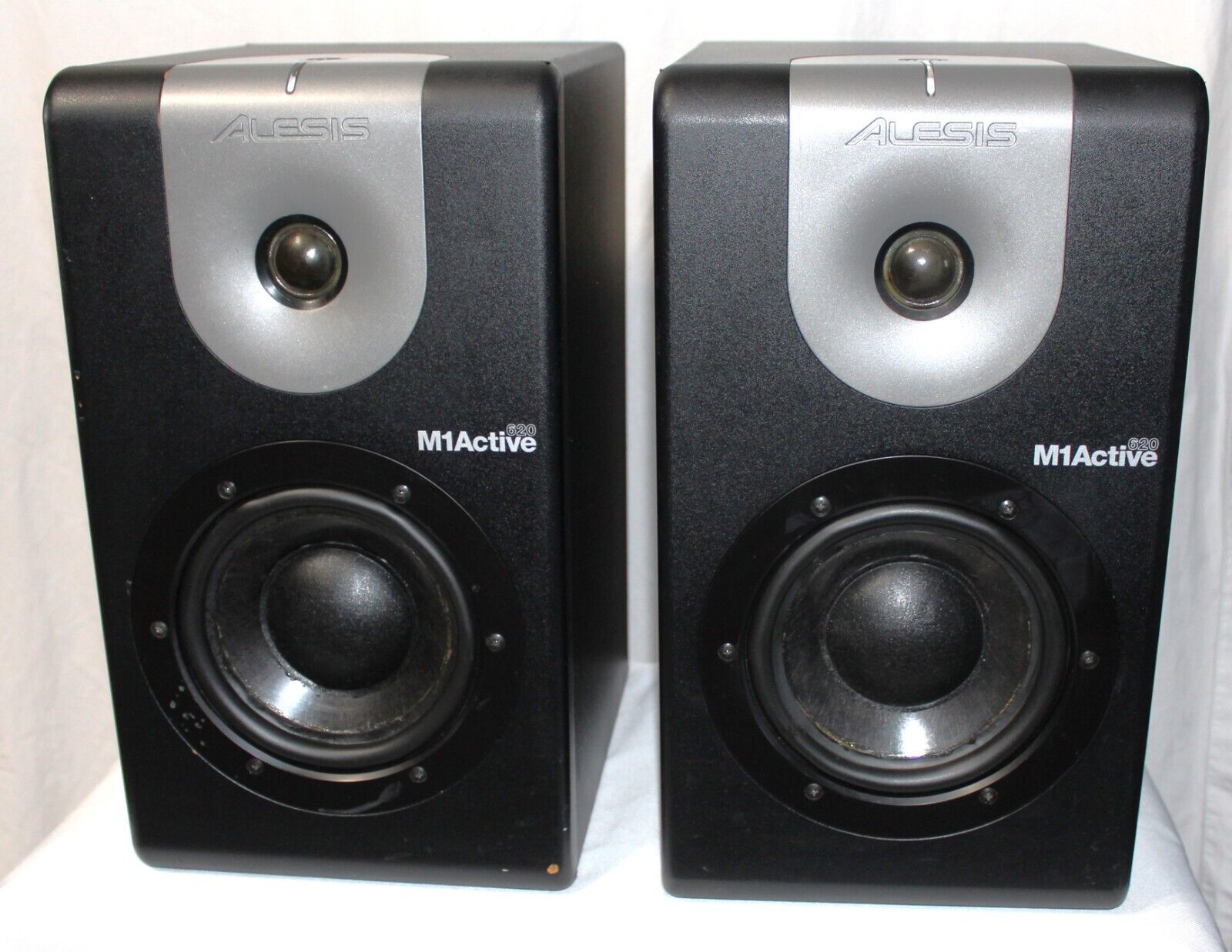 Pair) Alesis M1 Active 620 Powered Studio Monitor Speaker Pair) Alesis M1 Active 620 Powered Studio Monitor Speaker