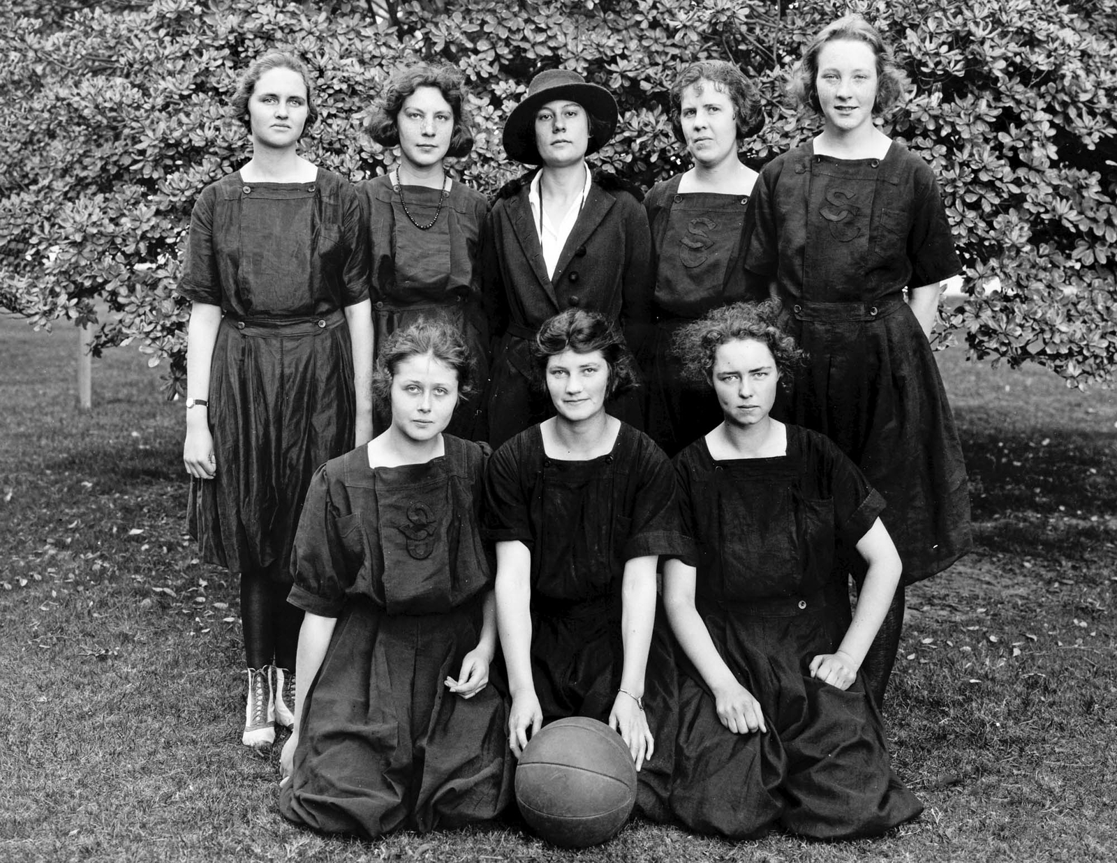 1920 USC Women's Basketball Team Vintage Old Photo 8.5" x 11" Reprint