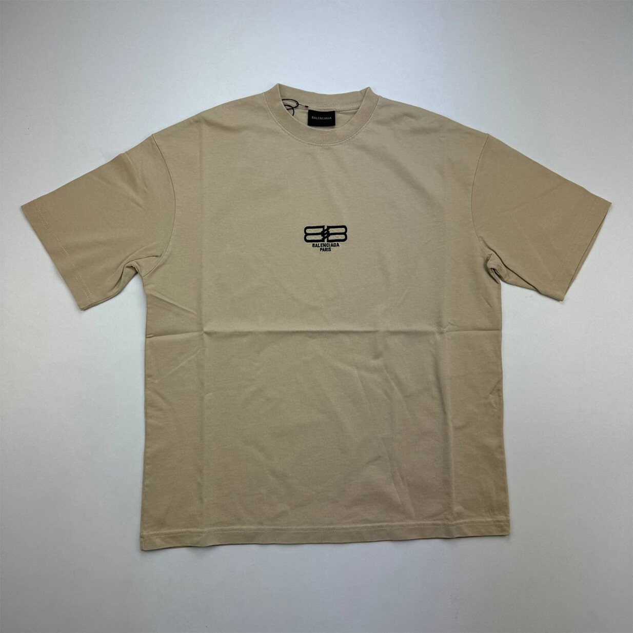 【BALENCIAGA】BB Paris Icon T-Shirt/追跡+関税+全国送料込み Balenciaga BB Paris Icon Medium Fit T-shirt Light Beige