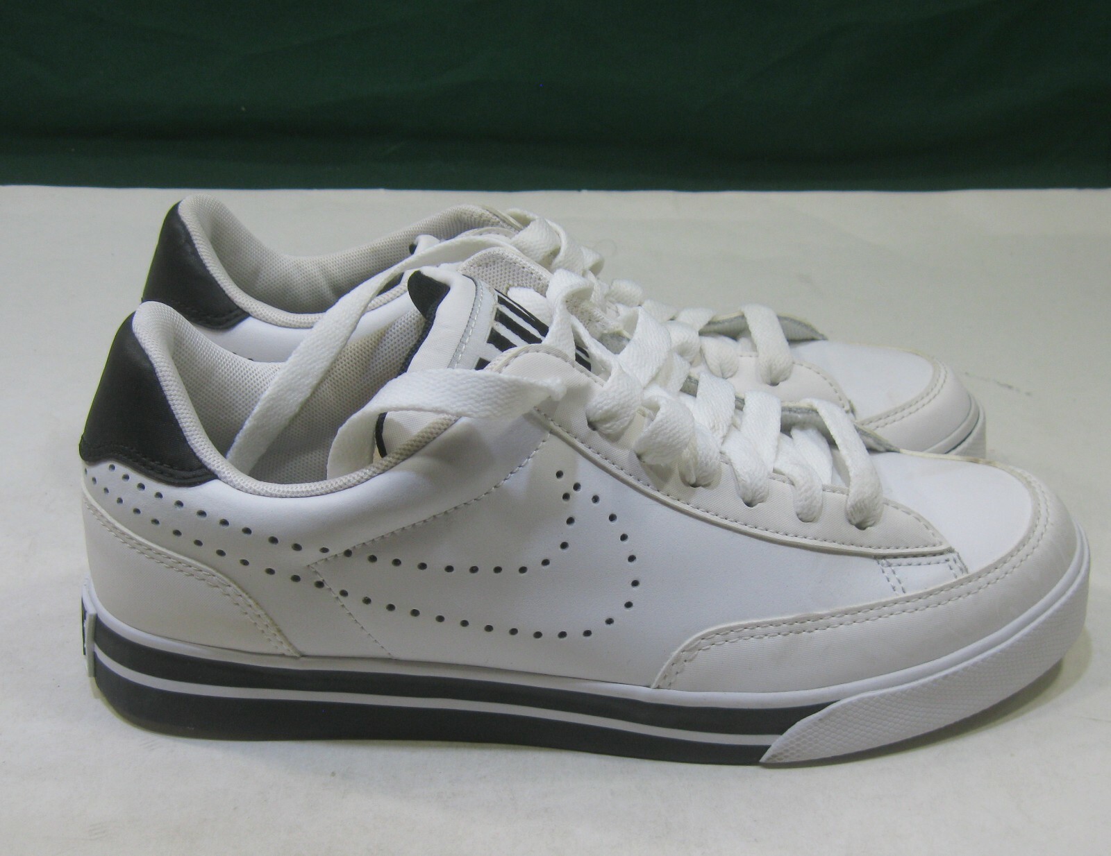 new Nike Navaro Low Lifestyle Shoes White/White-Black 386587 new Nike Navaro Low Lifestyle Shoes White/White-Black 386587