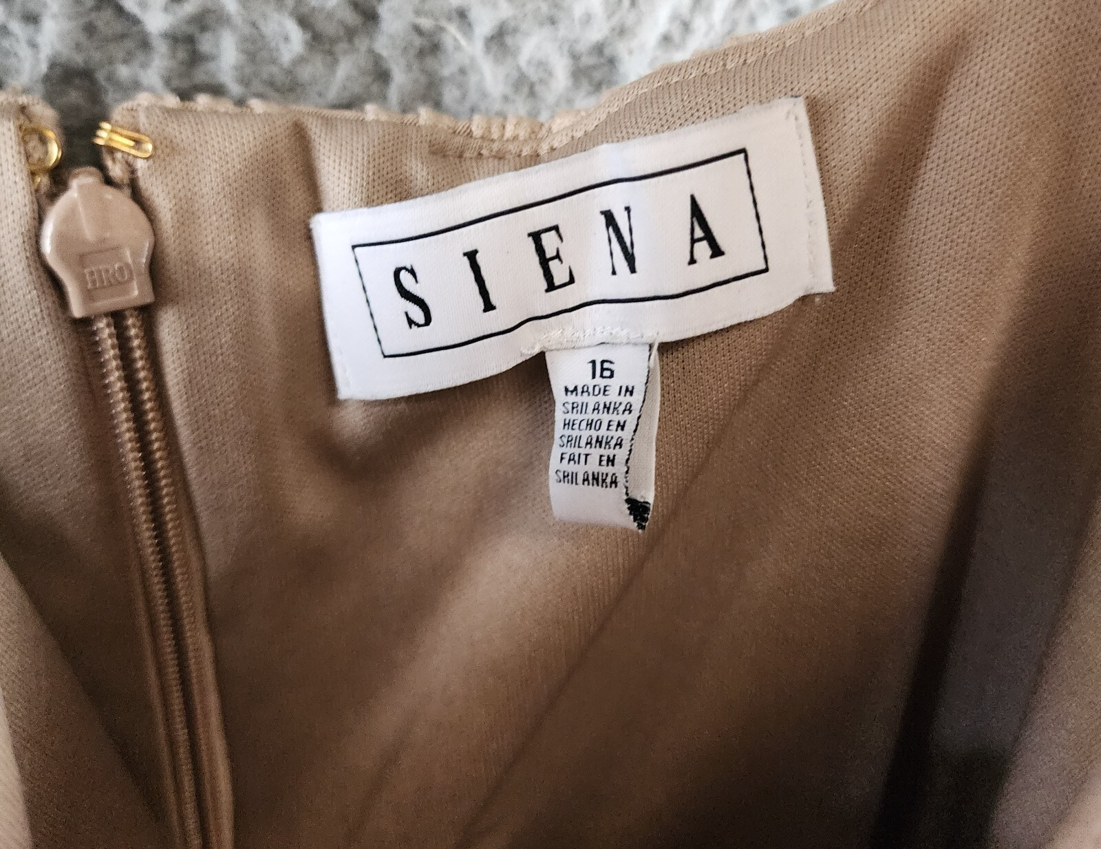 Siena Wavy-Texture Sleeveless Maxi Dress Women's 16 Taupe V-Neck Zip Closure~ - Picture 10 of 14