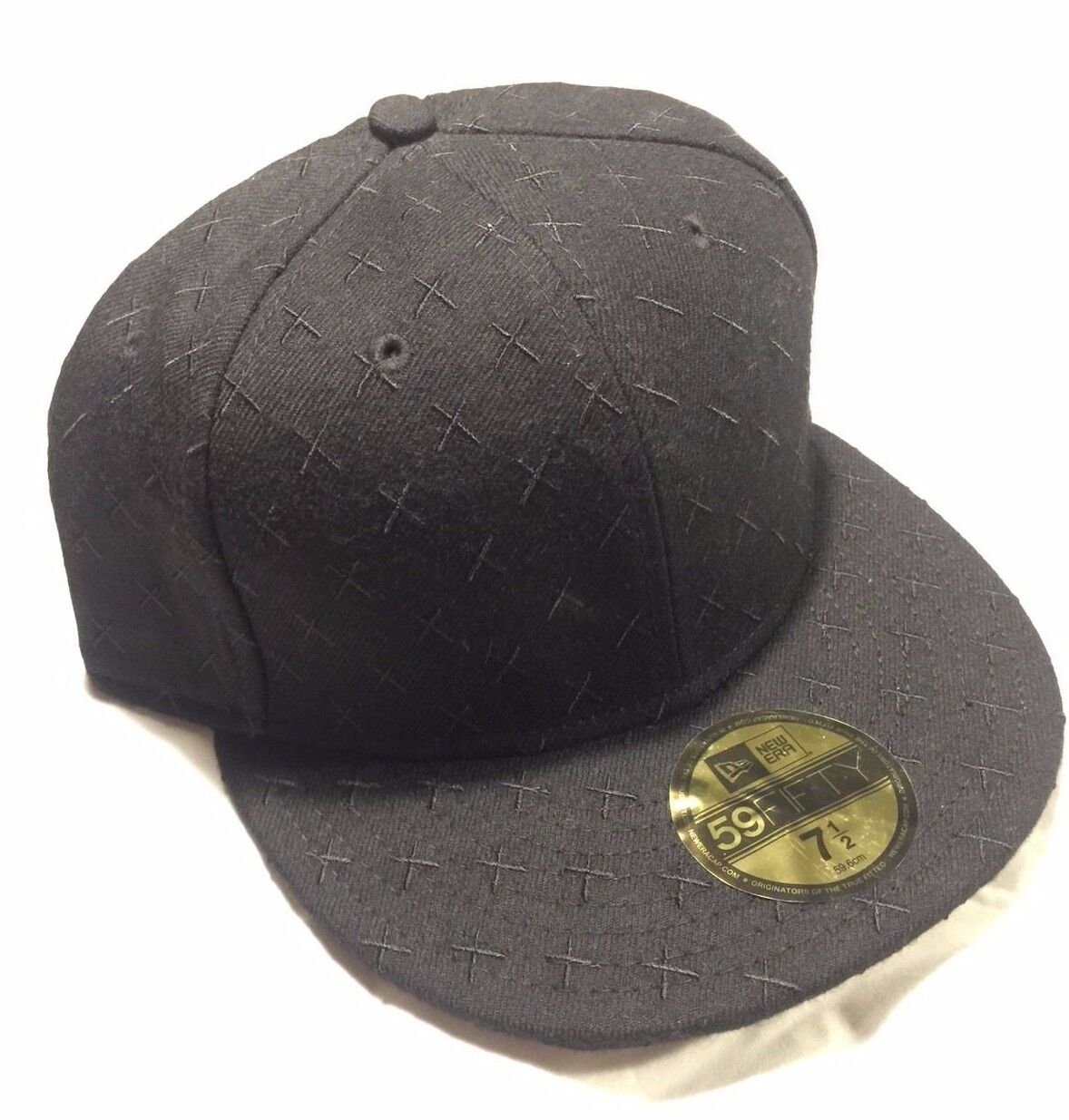 Kaws Original Fake x New Era 59FIFTY Cap Size 7 1/2 Black X Kaws Original Fake x New Era 59FIFTY Cap Size 7 1/2 Black X