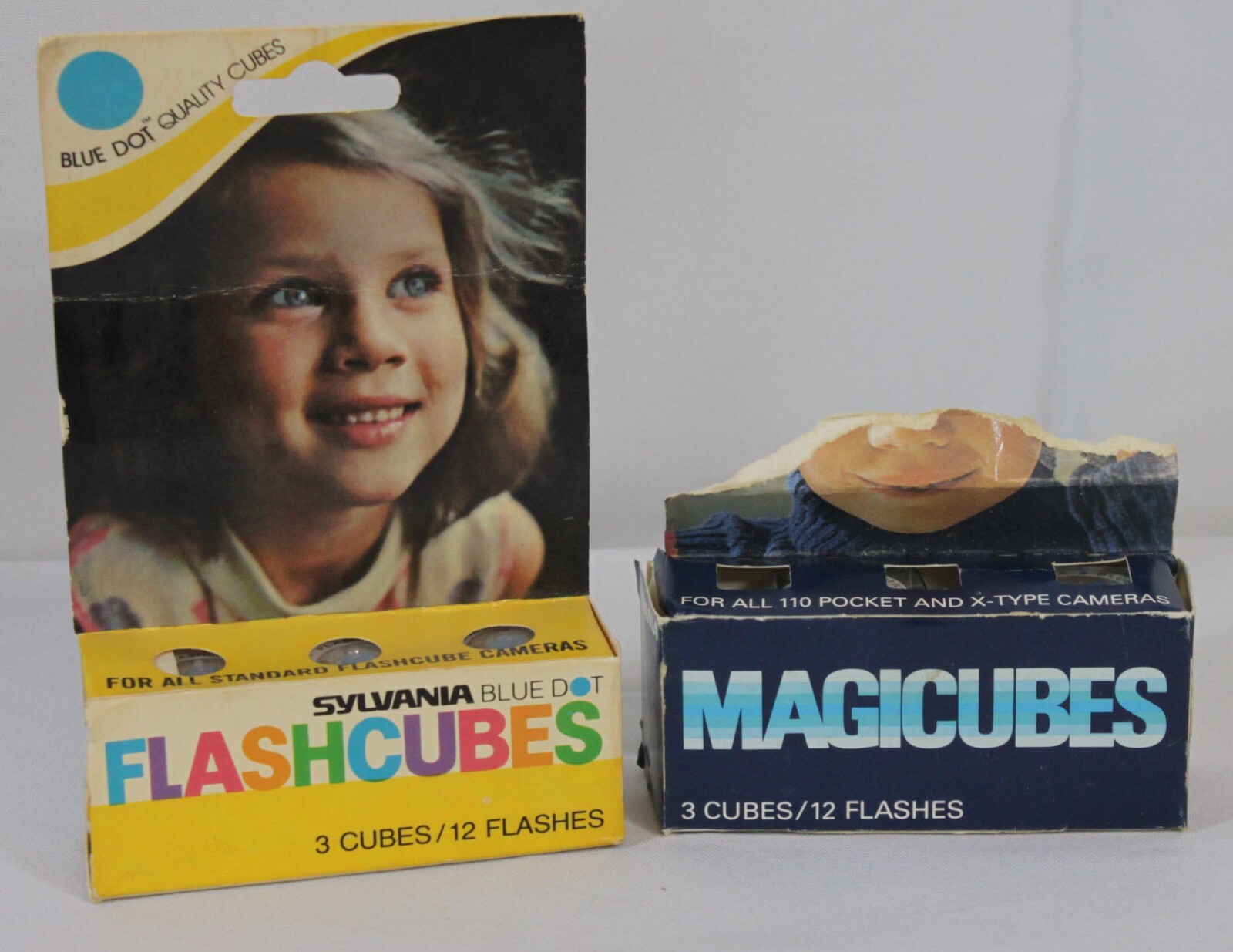 Vtg Flash Cubes Lot 5 Flash Bulbs Sylvania Blue dot