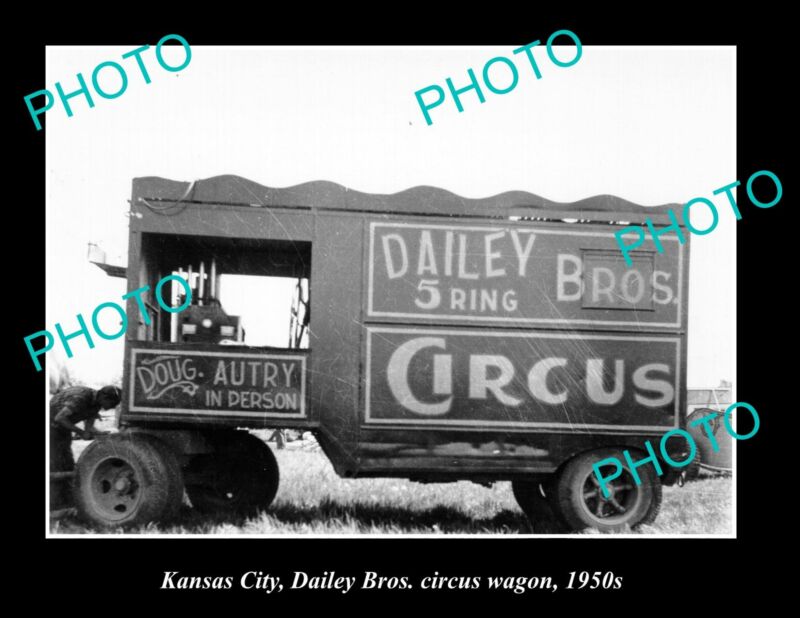 OLD 8x6 HISTORIC PHOTO OF KANSAS CITY DAILEY BROTHERS CIRCUS WAGON c1950s