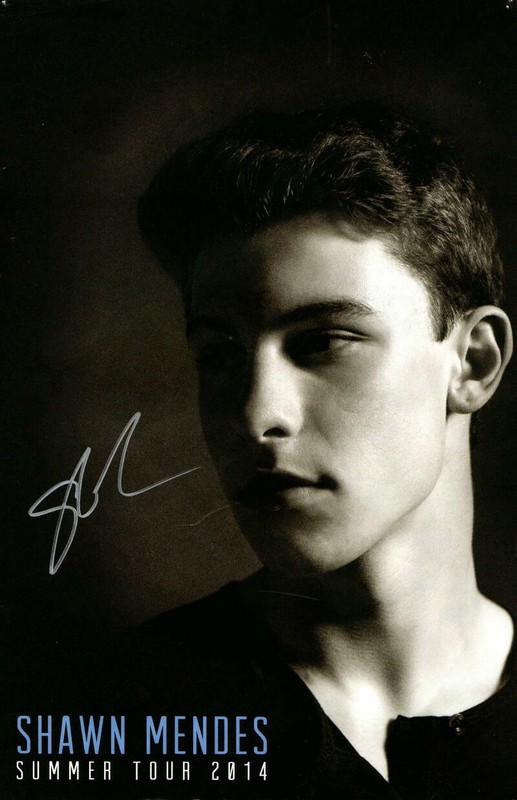 Shawn Mendes Autograph Profile by RACC - Shawn Mendes Autographs ...