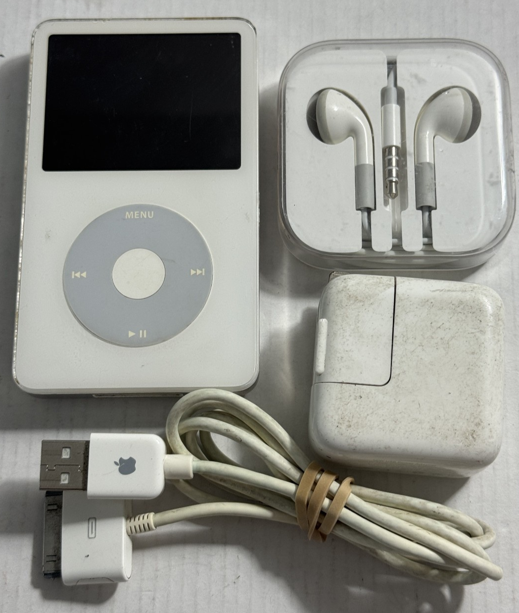 [美品] Apple iPod 第5世代 A1136 60GB ホワイト s-l640.jpg