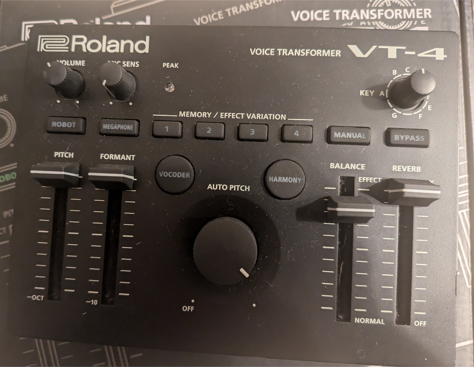 Boxed Mint Roland VT-4 – voice multi-effects processor Boxed Mint Roland VT-4 – voice multi-effects processor
