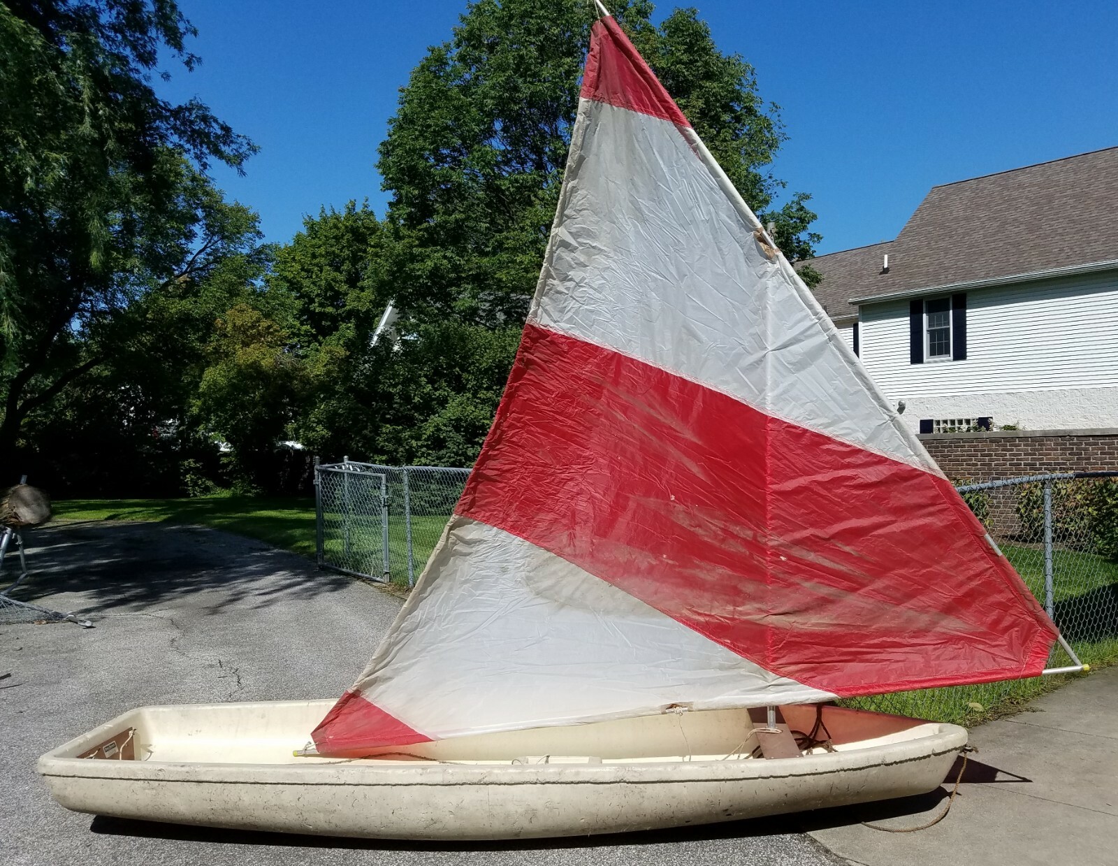CLASSIC 11' SEA SNARK SAILBOAT circa 1970
