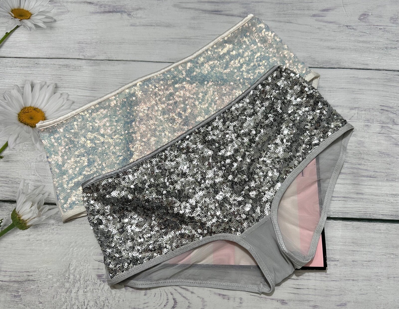

Короткие трусики с блестками и блестками Victorias Secret Dream Angels кокосового цвета SM, White gray
