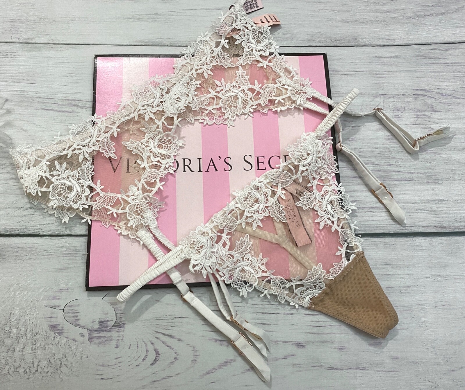 

Victoria Secret LUXE DREAM ANGELS Пояс с вышивкой + трусики с V-стрингами, Coconut white