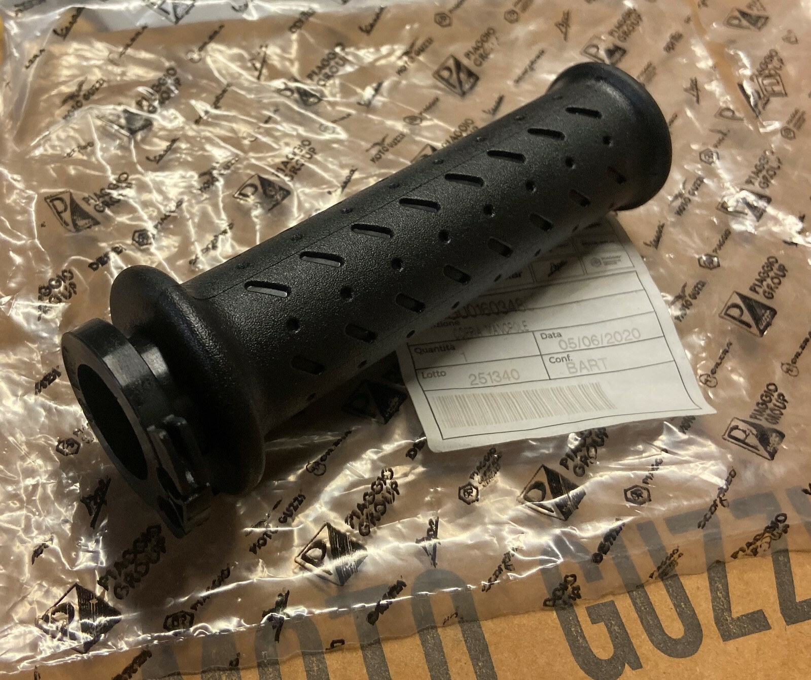 アクション Aprilia Moto Guzzi RH Grip and Throttle Tube GU01603480 | eBay