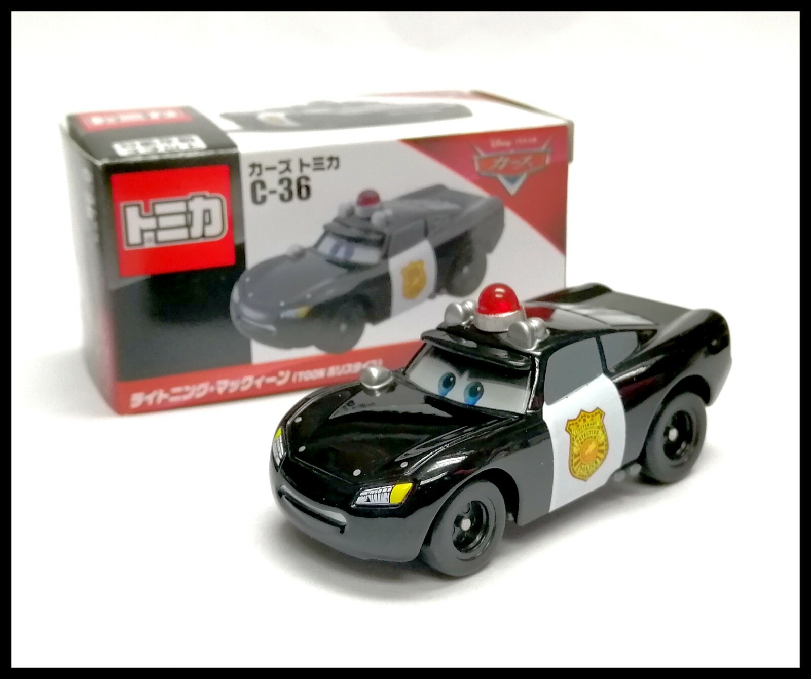 ミニカー Disney tomica しょんぼりフェイスのディズニーキャラクターたちが乗車した