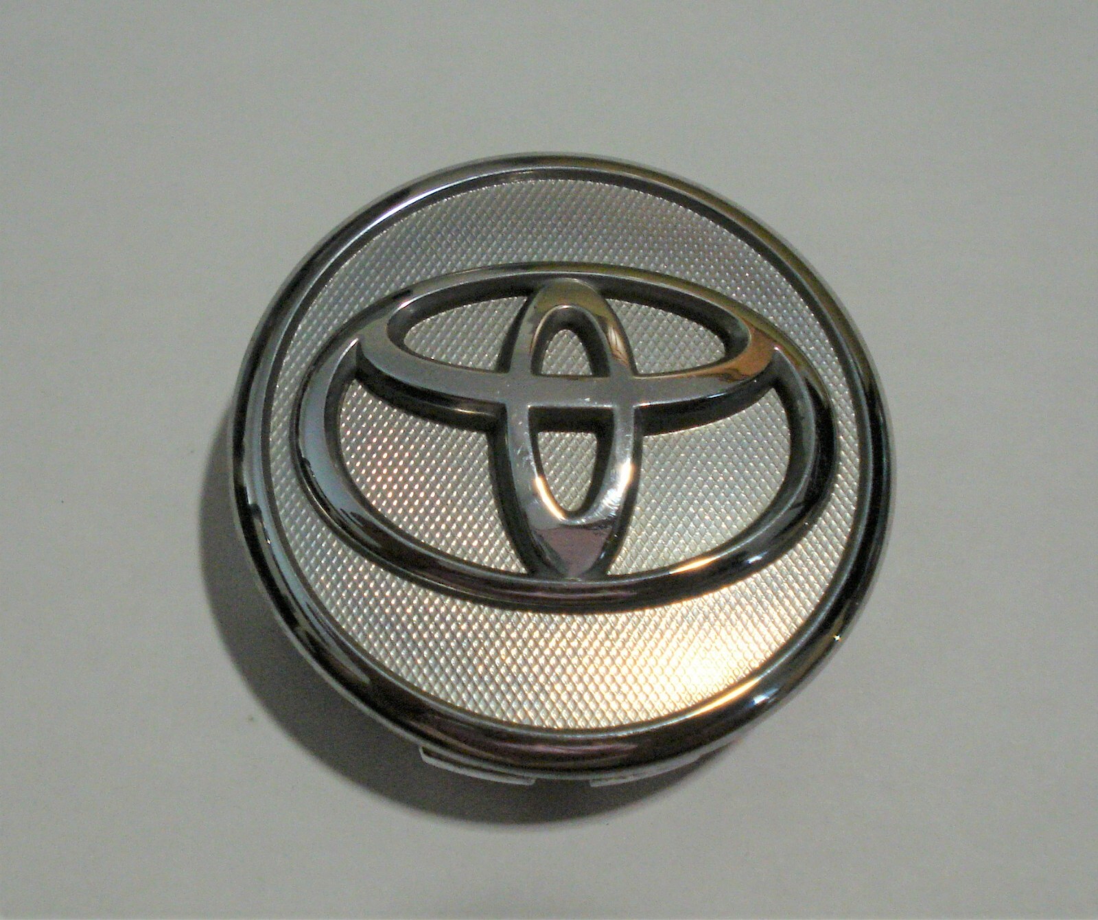 コロンナ Genuine OEM Toyota 42603-02220 Wheel Center Cap for Corolla
