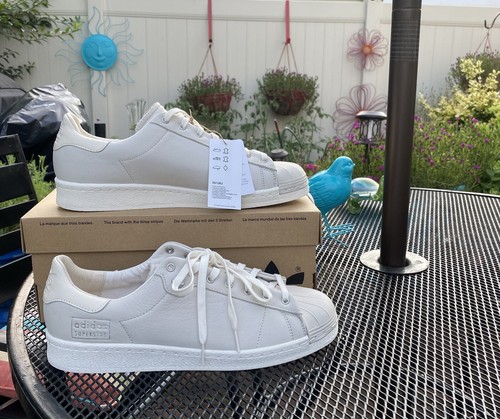 スニーカー adidas superstar  white Adidas White And Gold Superstar Tennis Shoe Size 6.5 US