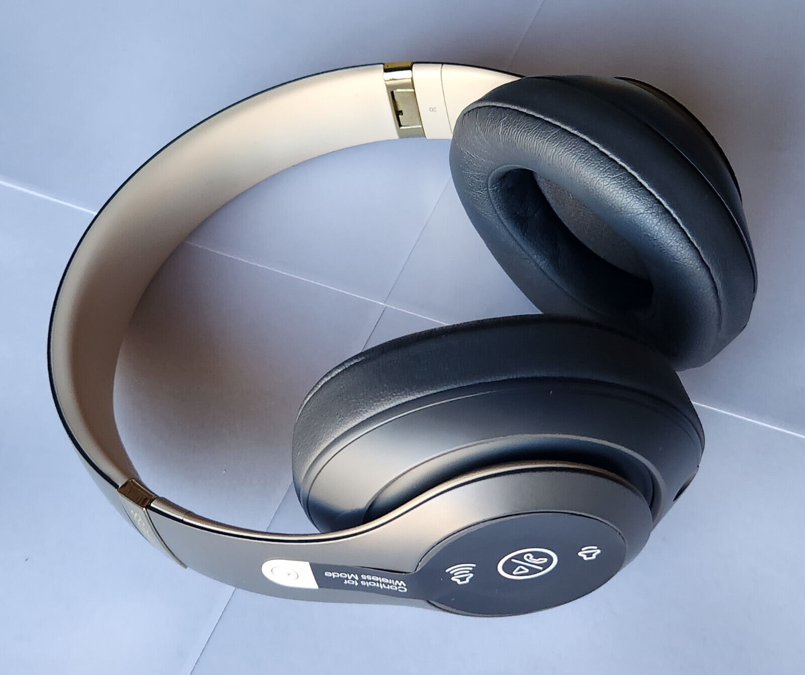 Unused Original SHADOW GRAY Beats Studio3 Wireless NC Unused Original SHADOW GRAY Beats Studio3 Wireless NC