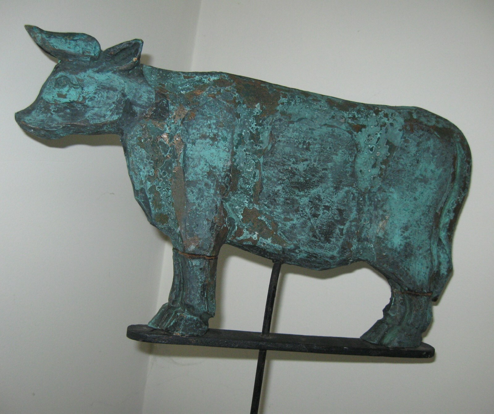 VINTAGE INTERESTING WOODEN BULL COW WEATHERVANE W/COPPER PATINA LOOK/OLD PAINT