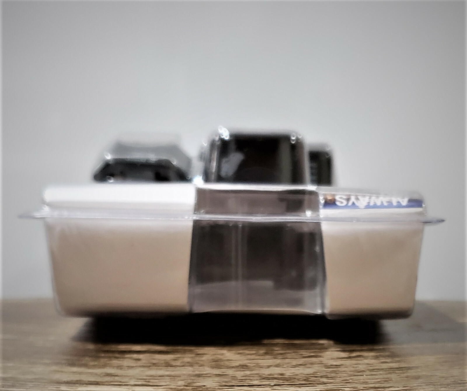 NEW SWISS GEAR INTERNATIONAL CONVERTER / ADAPTOR PLUG KIT w/ Pouch & Fuse