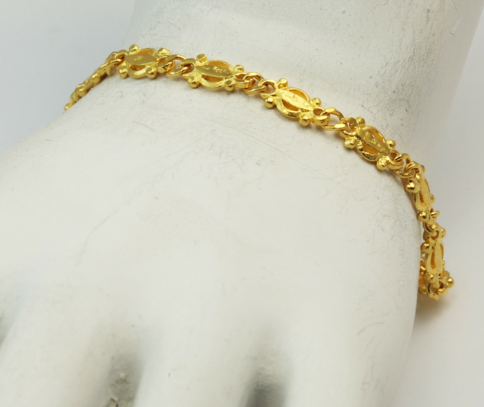 24K Lady's Solid Yellow Gold Design Link Bracelet 8.8 grams