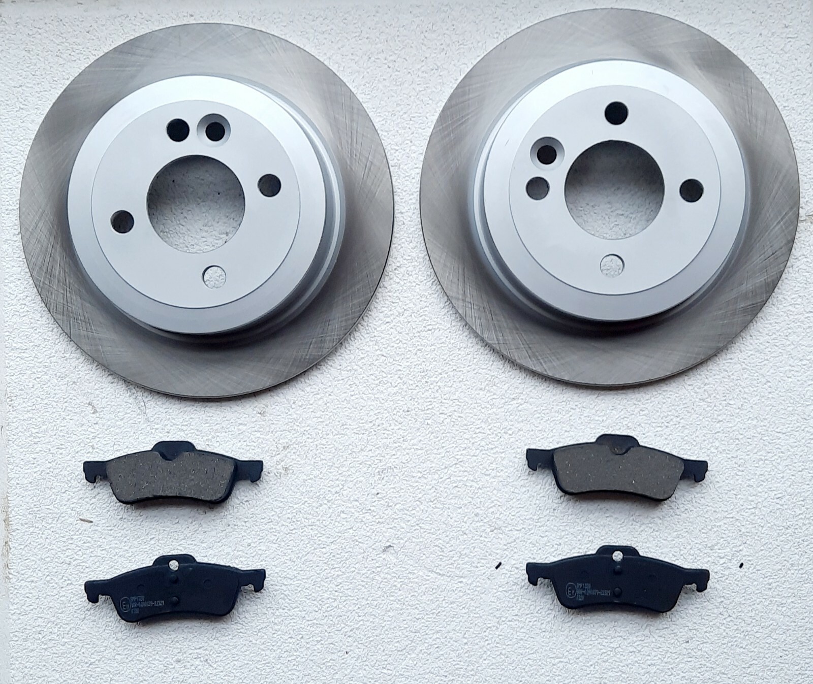 MINI ONE COOPER 1.6 REAR BRAKE DISCS & PADS 20012006 R50 R52 R53