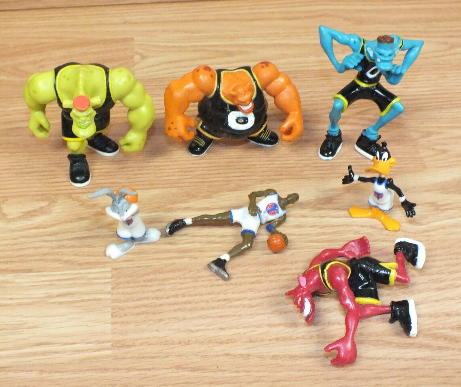 Vintage 1996 Space Jam Tune Squad vs Monstars Full Court Gift Set **READ!** Vintage 1996 Space Jam Tune Squad vs Monstars Full Court Gift Set **READ!**
