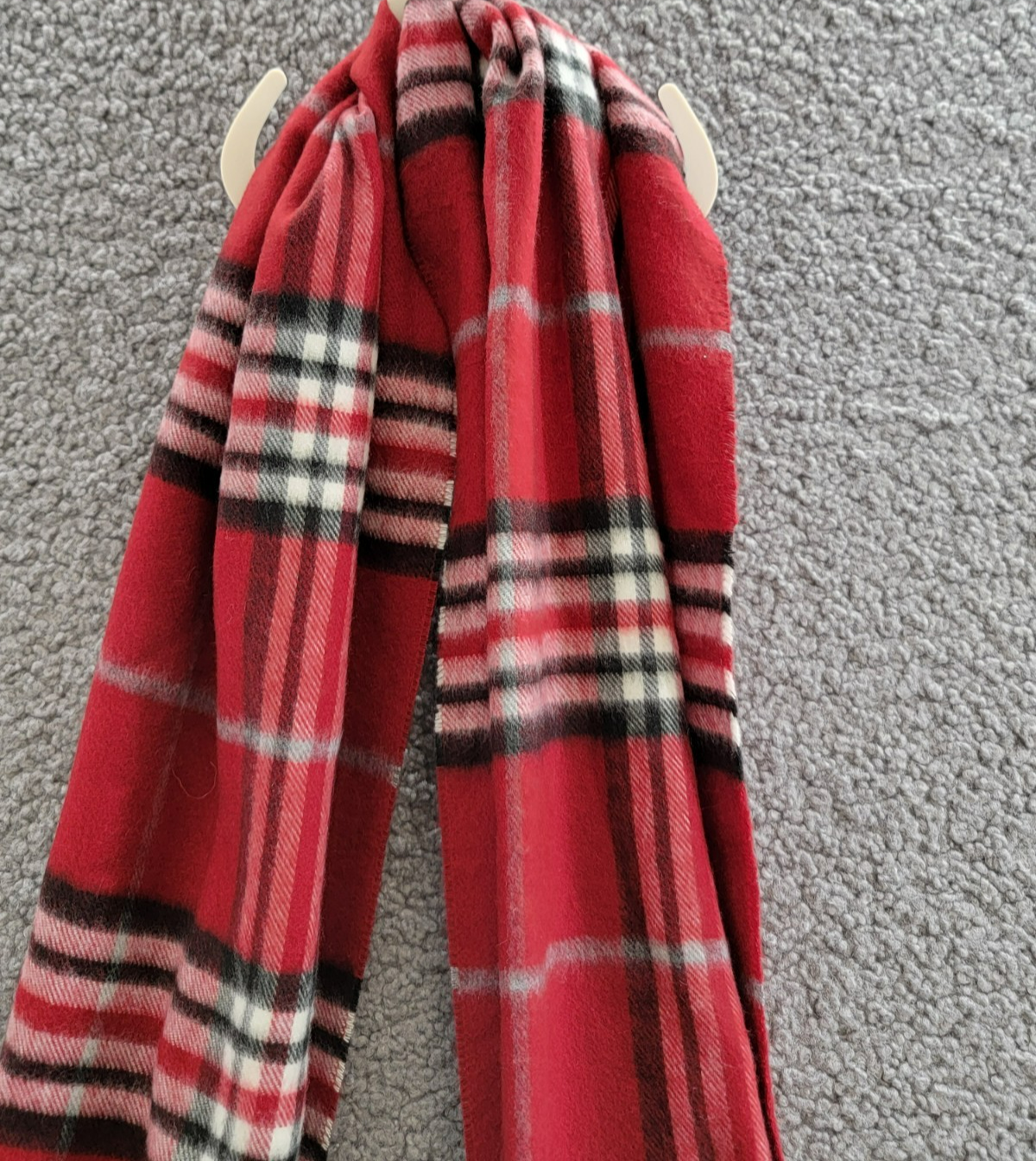 FRAAS Classic Plaid Cashmink Scarf Women's One Size True Red Fringe Edge - Picture 3 of 11