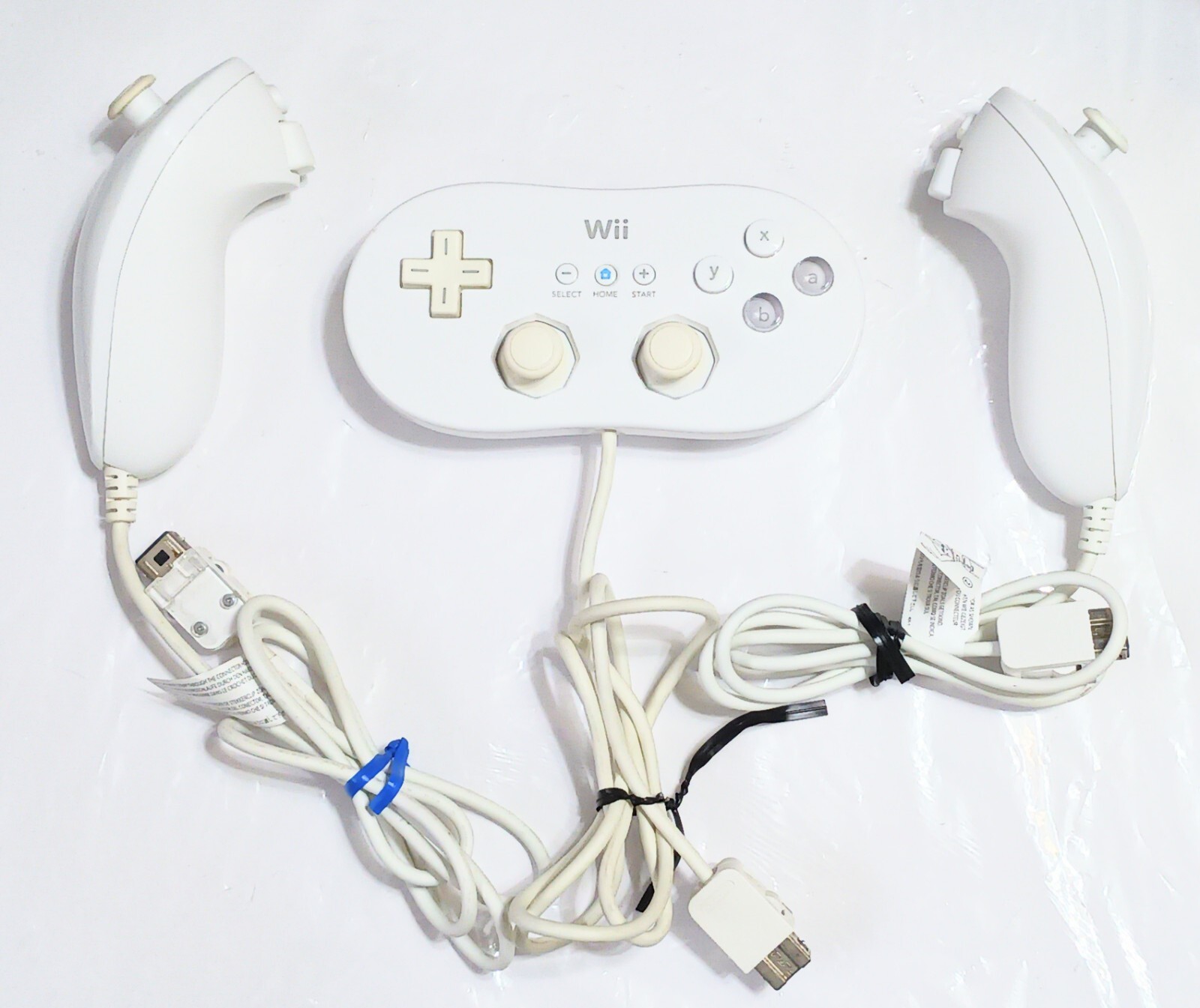 Nintendo Wii Classic Controller White RVL-005 and 2Nunchucks