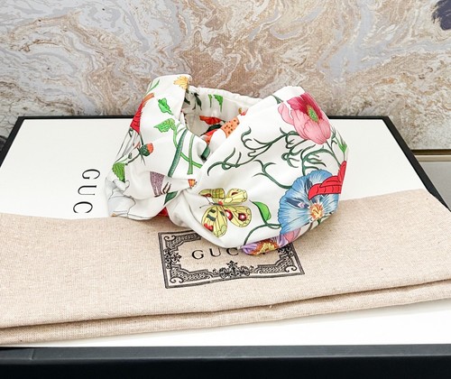 ☆クリスマスセール☆GUCCI フラワープリント ヘアバンド Gucci White Flora Printed Logo Multicolor Silk Headband | eBay