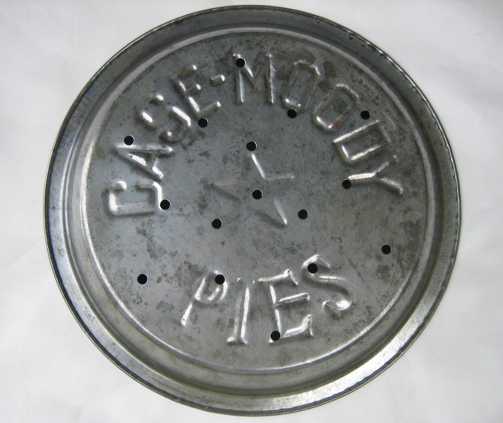 CASE - MOODY PIES VINTAGE PIE TIN - 9