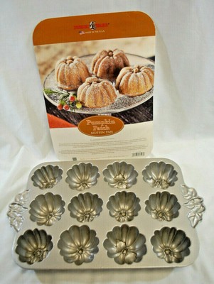 Nordic Ware Pumpkin Patch Muffin, Mini Bundt Pan Platinum Collection  New  T1095