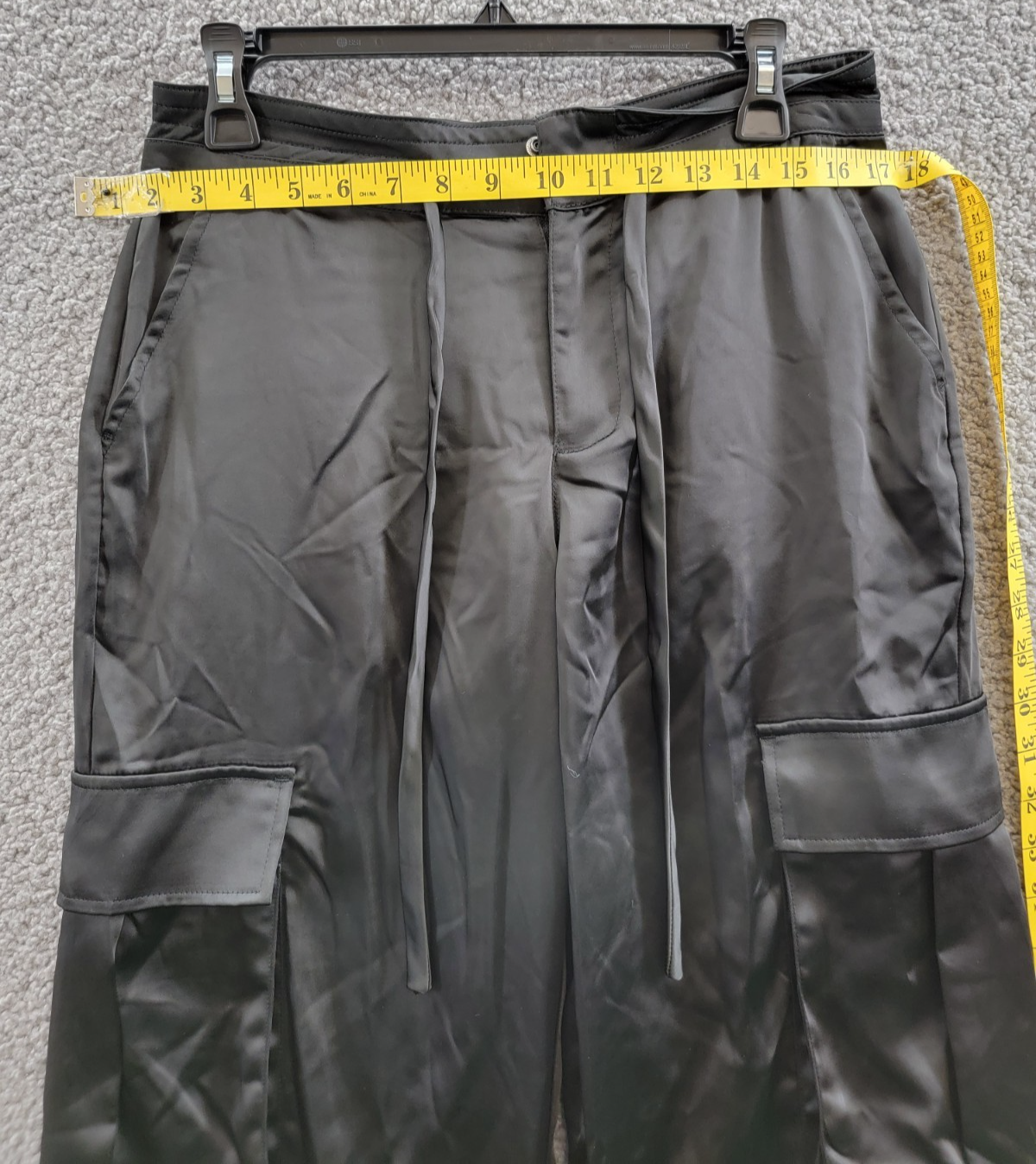 Sanctuary Eve Semi-High-Rise Satin Cargo Pants Women 26 Black Front Zip Closure - Picture 7 of 14