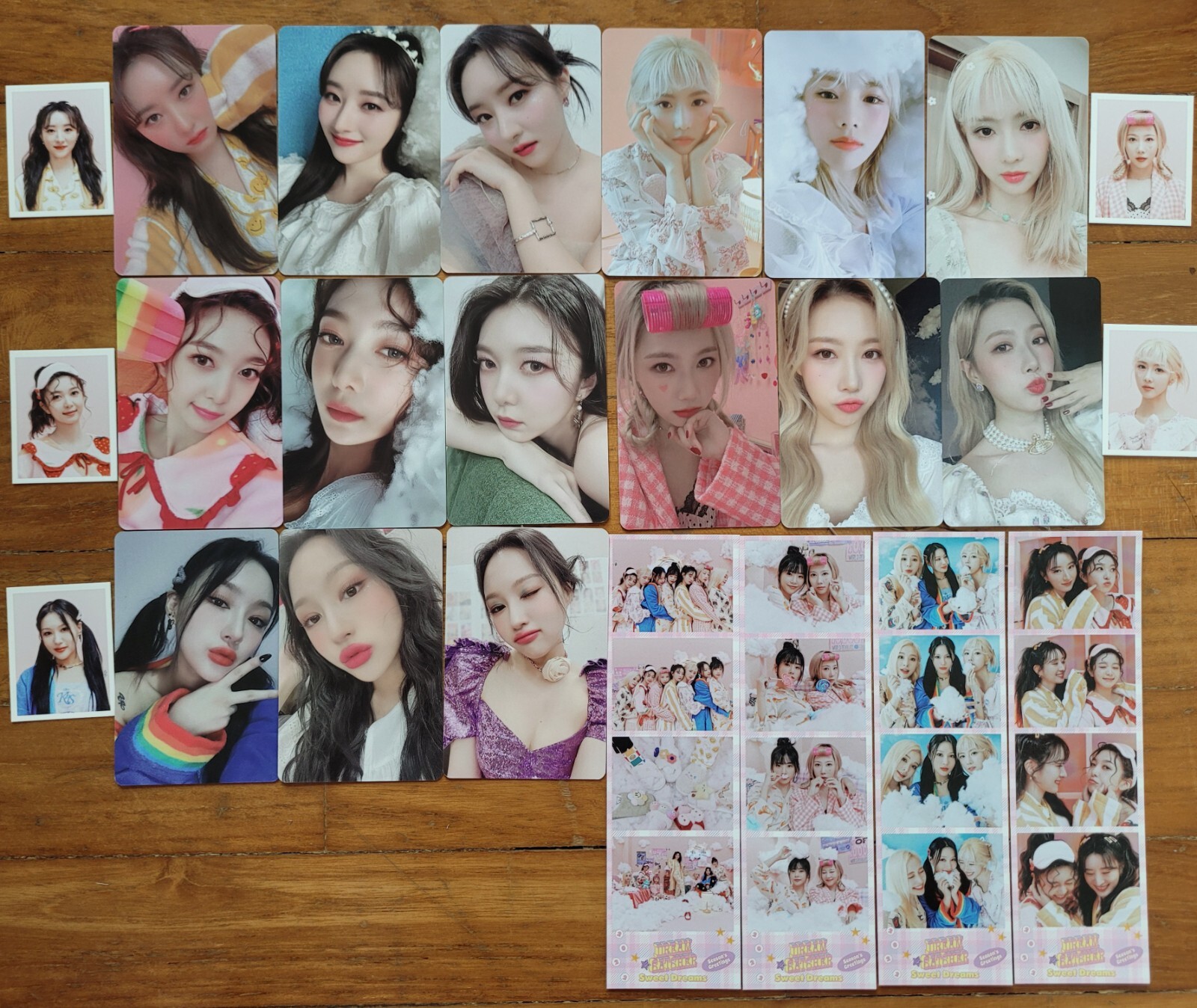 Dreamcatcher Official 2022 Season's Greetings Photocard Set