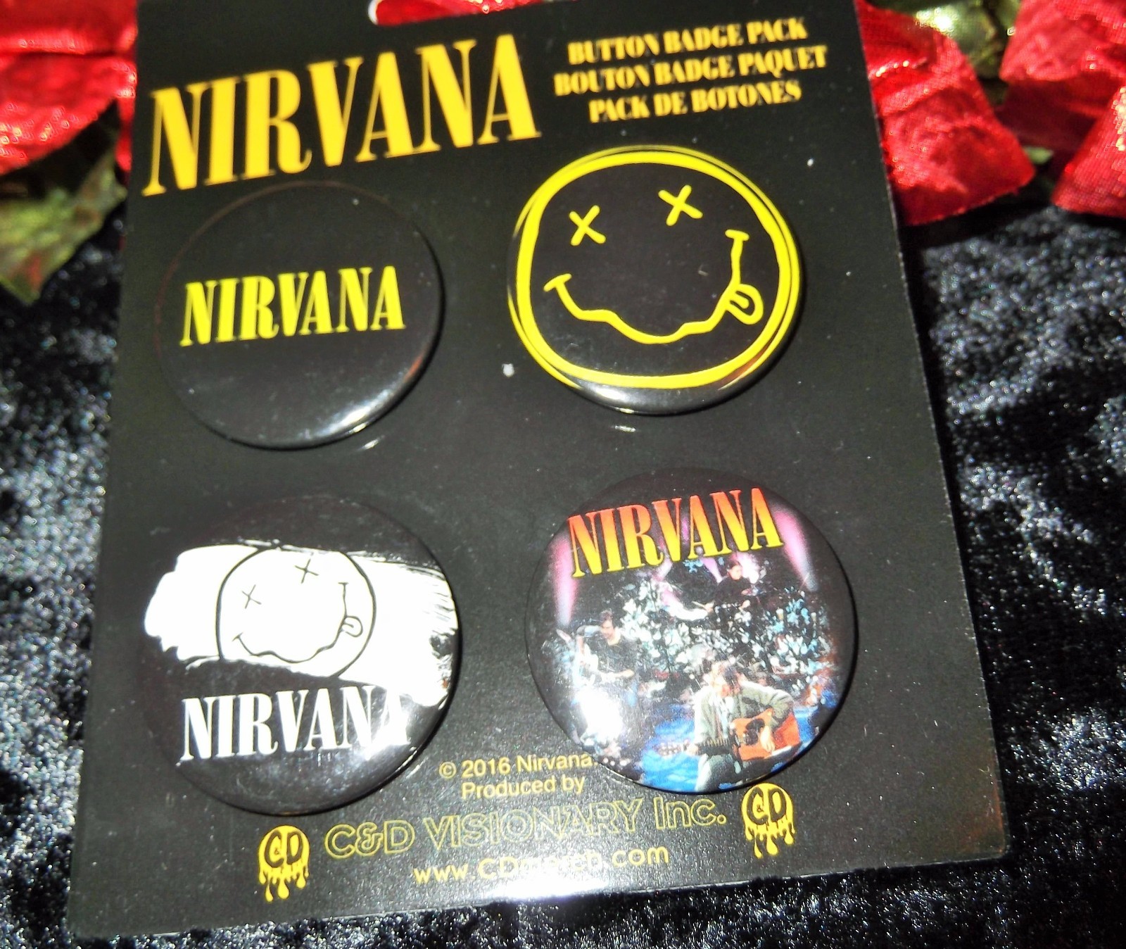 NWT NIRVANA PIN SET OF 4 KURT COBAIN 4 PC COLLECTOR PIN SET NEW ON CARD NIRVANA