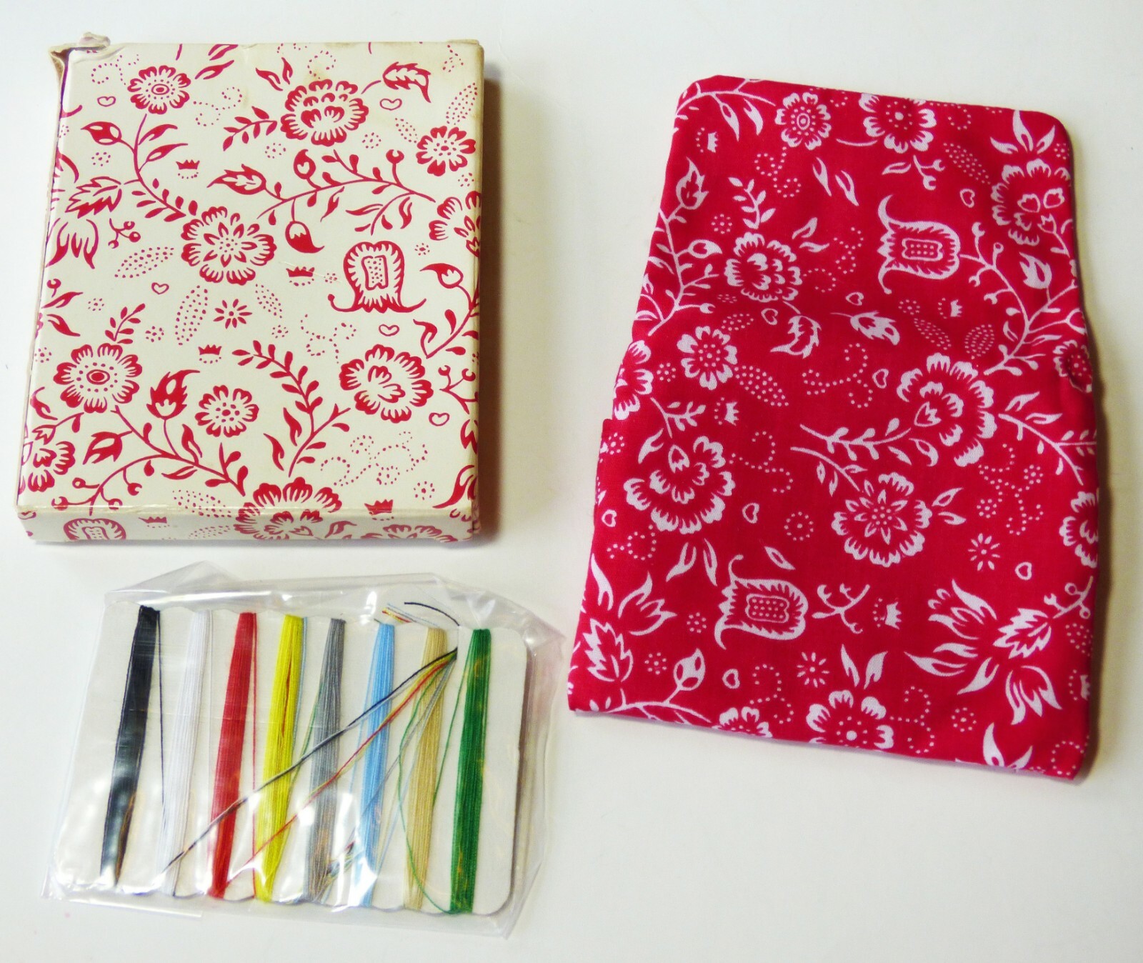 Vintage Sealed Purse Sewing Red Kit  Floral Bouquet 1983 AVON w/ Original Box