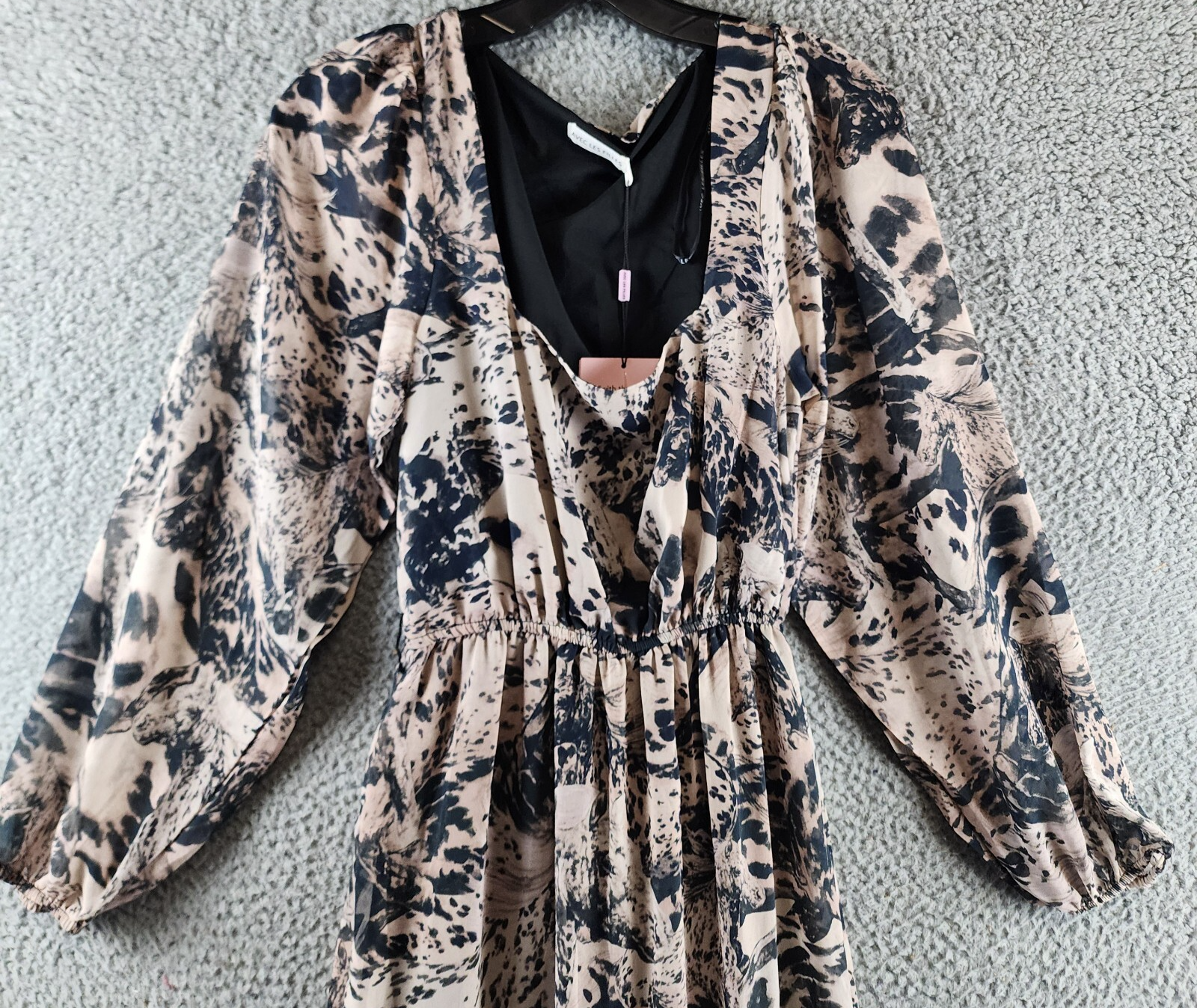 Avec Les Filles Tiered Printed Maxi Dress Women's 2 Wild Horses Square Neck L/S - Picture 4 of 16